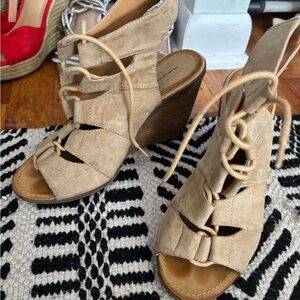 Women's Tan Wedge Sandals
